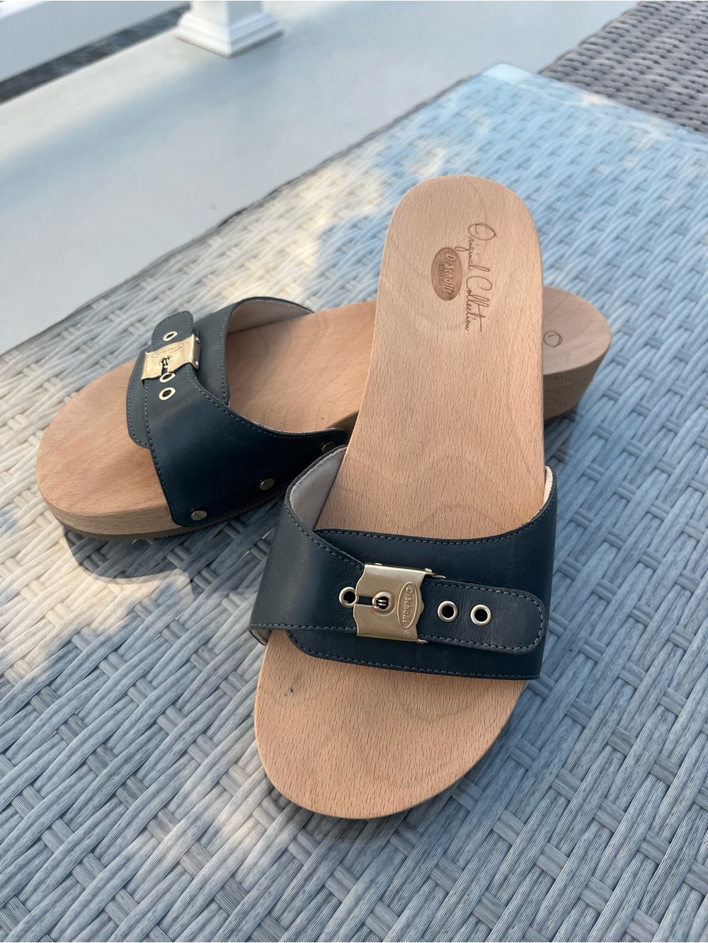 Dr. Scholl’s Womens Denim Blue Leather Slide Sandals with Gold Buckle
